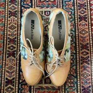 Matiko Women Leather booties Size 7.5